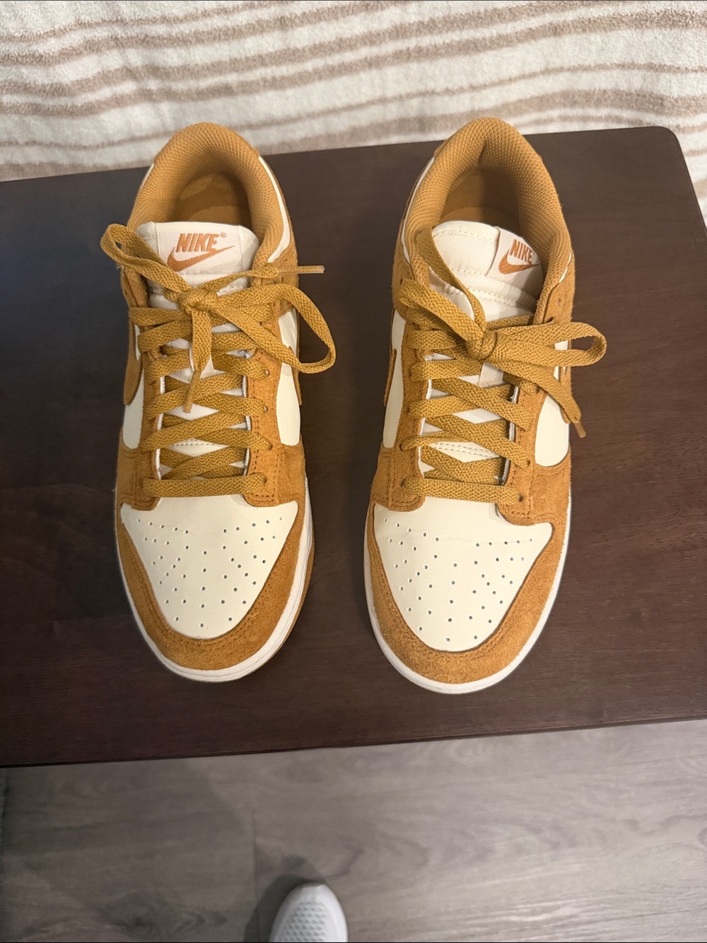 Nike Men’s Low-Top Sneakers - Cream & Tan